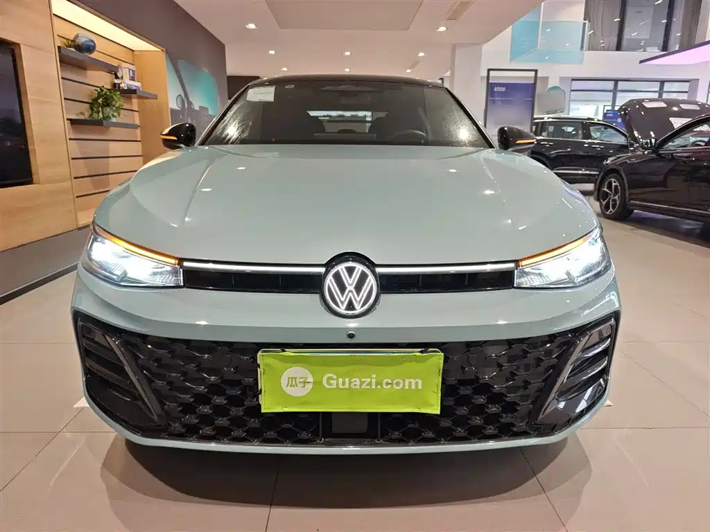 Volkswagen Passat 2025 Model Pro 380TSI Starlight Dragon Premium Edition фото 3