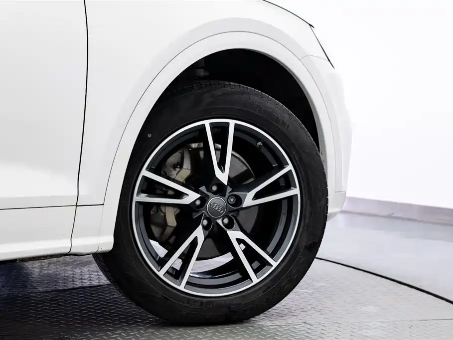 Audi Q5L 2020 Facelift 40 TFSI Honor Fashion фото 19