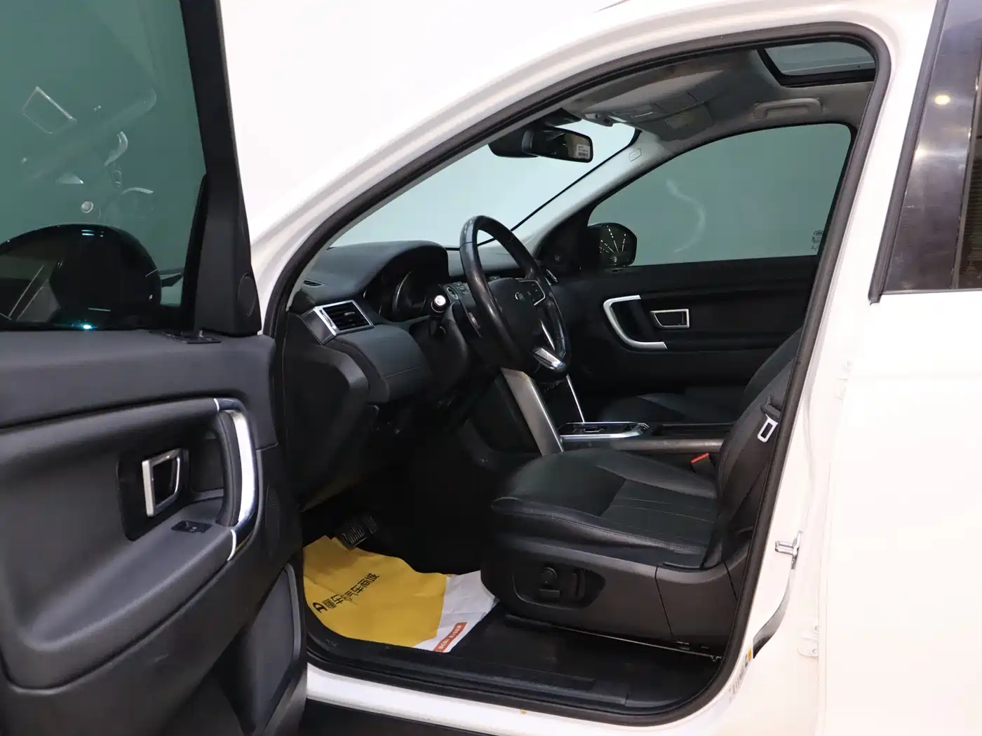 Land Rover Discovery Sport 2018 240PS SE Edition фото 12