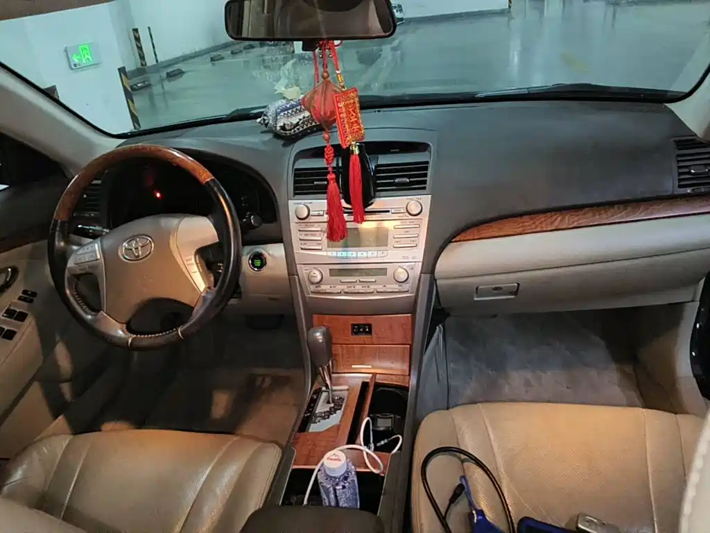 Фото 12 - Toyota Camry