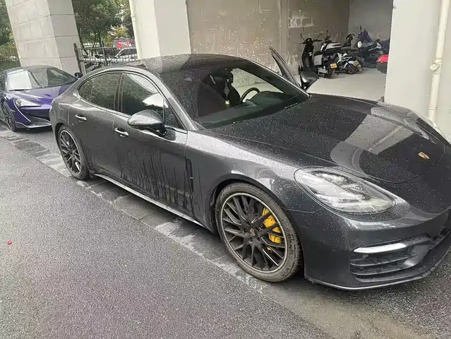 PORSCHE PANAMERA