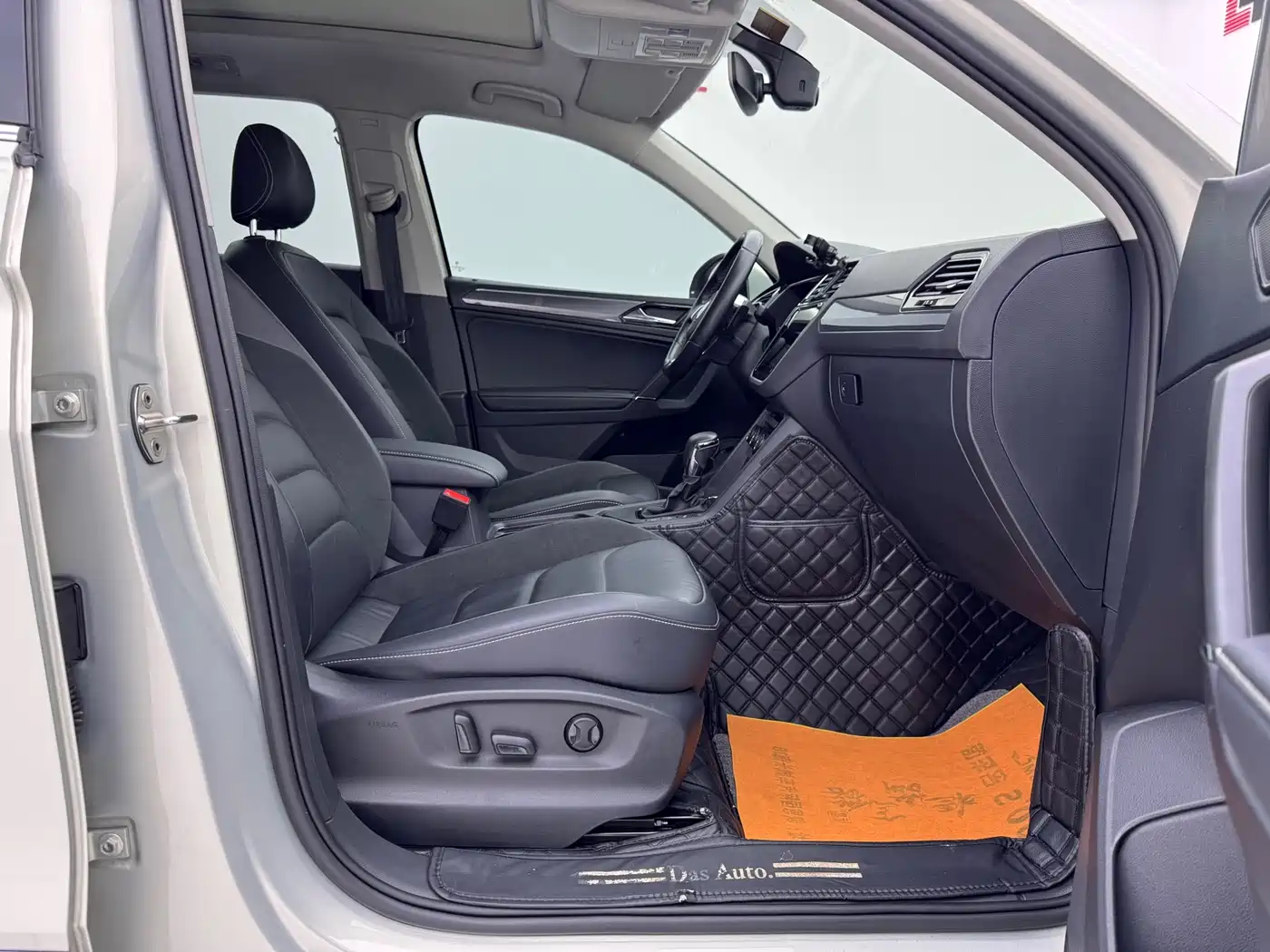 Volkswagen Tiguan L 2021 330TSI Automatic 2WD R-Line Premium фото 15
