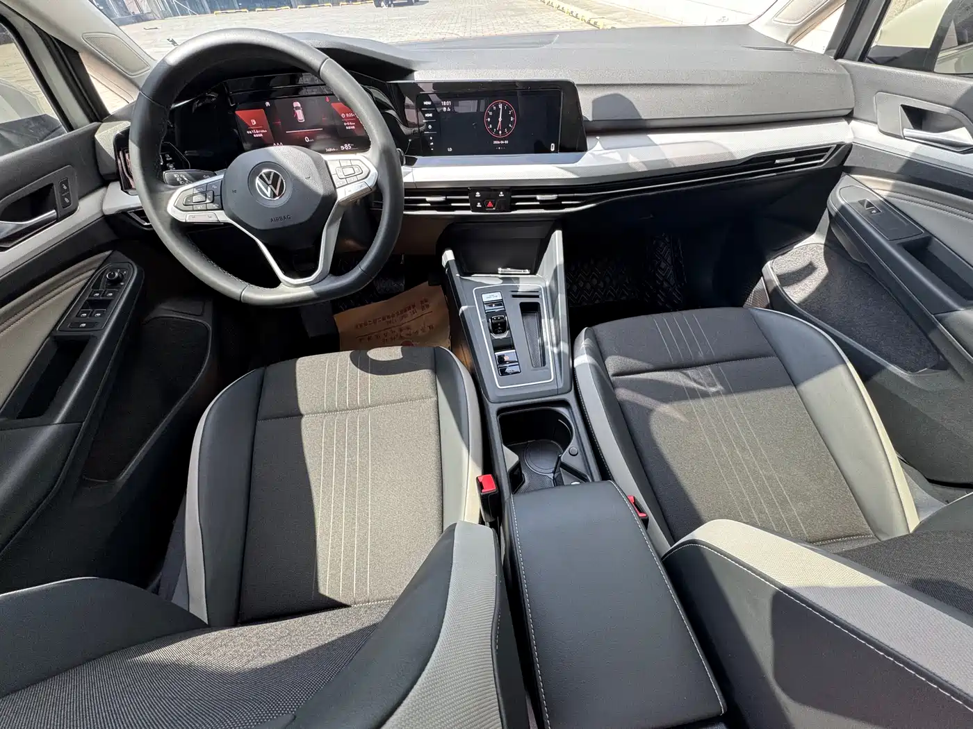 Volkswagen Golf 2023 280TSI DSG Pro 20th Anniversary Edition фото 4