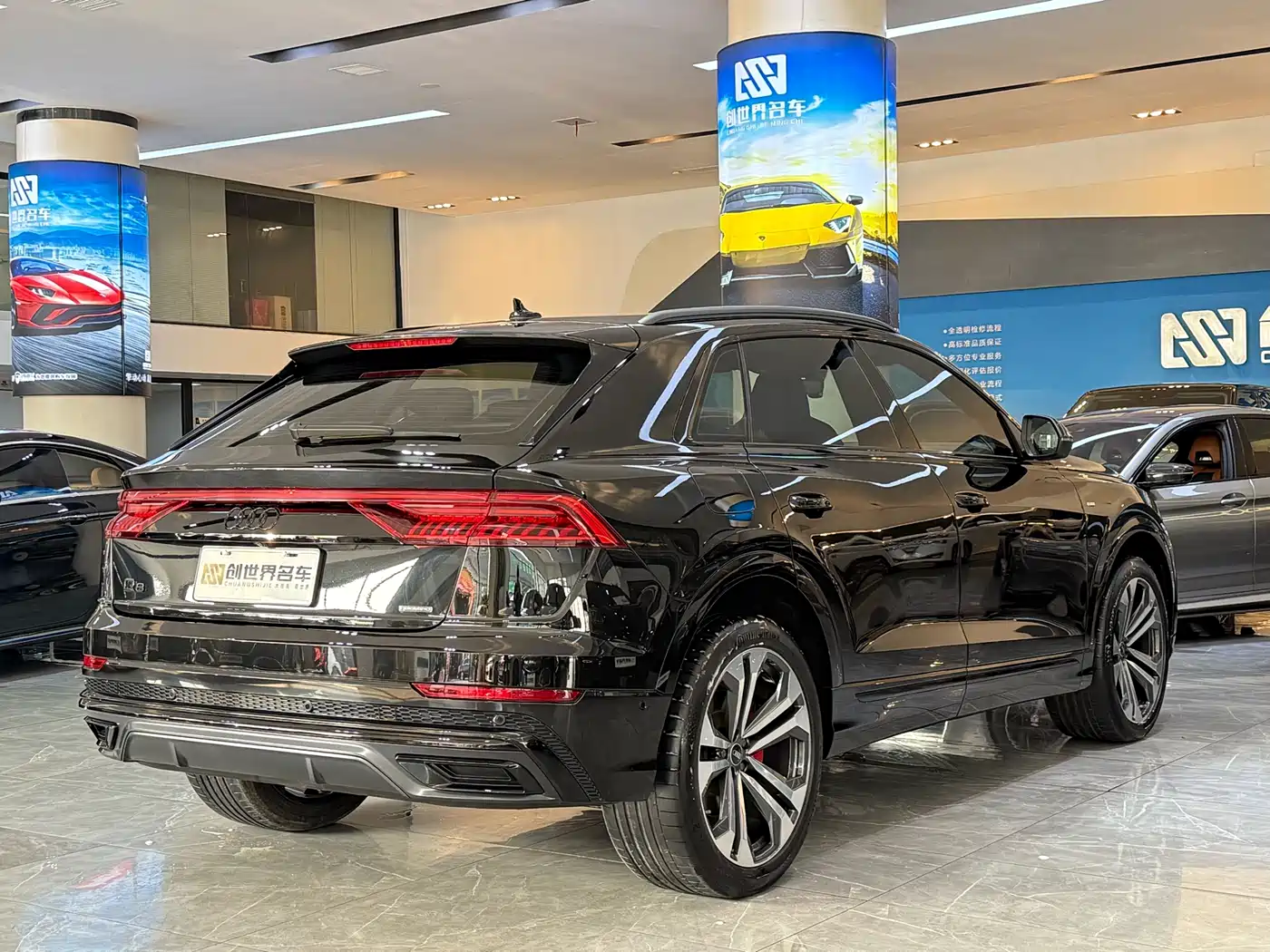 Audi Q8 2022 55 TFSI Exclusive Dynamic фото 18