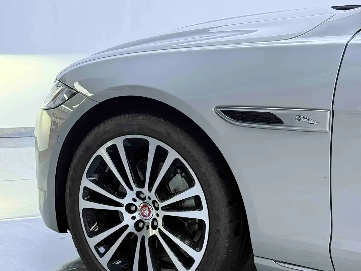 JAGUAR XFL