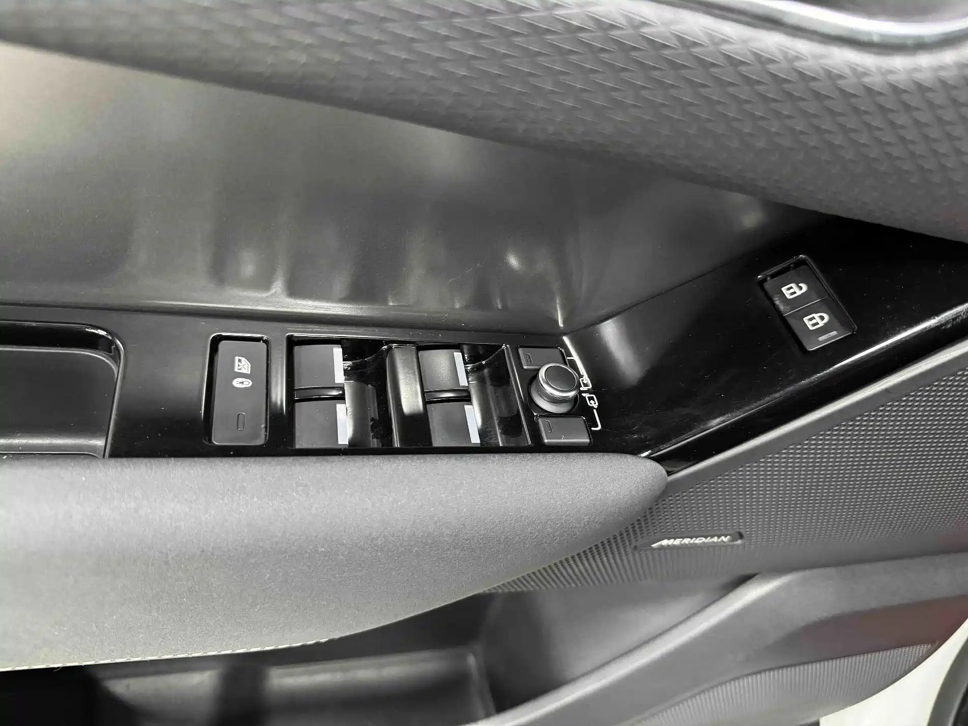 Фото 13 - Land Rover Range Rover Velar