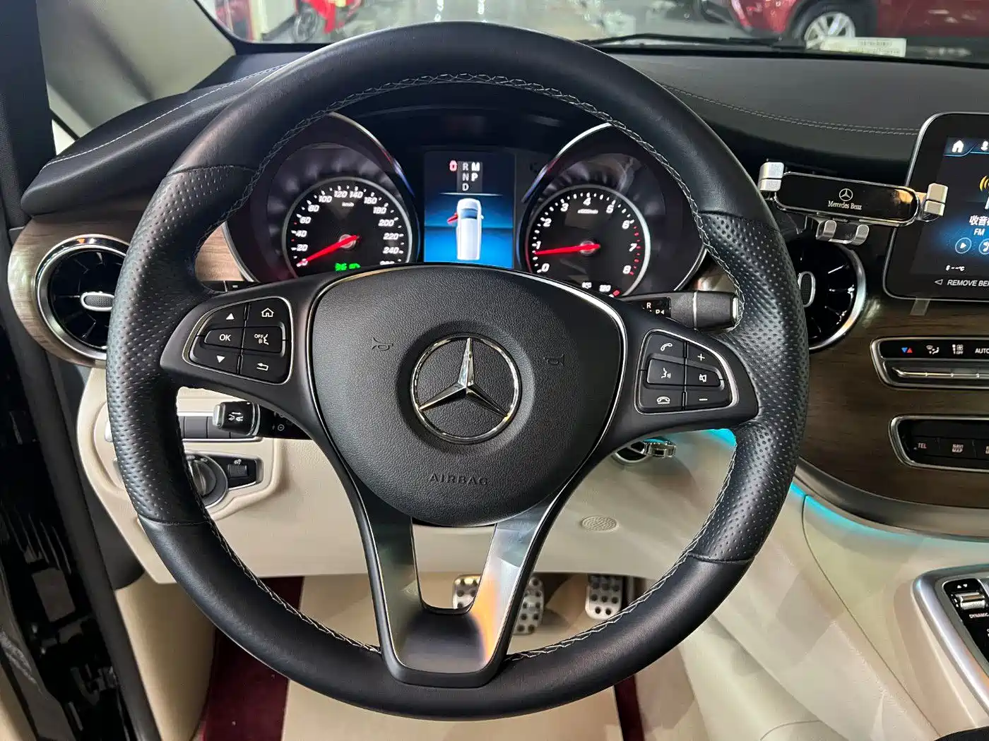 Mercedes-Benz V-Class 2022 V 260 L Long Wheelbase Prestige Edition фото 5