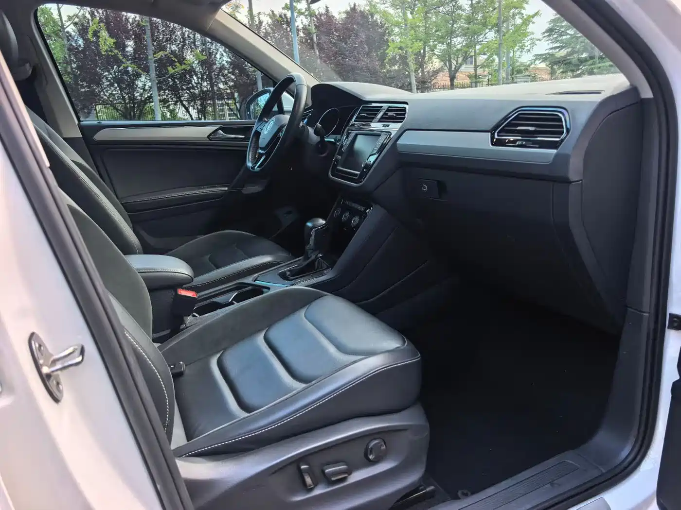 Volkswagen Tiguan L 2018 380TSI Automatic AWD Luxury Edition фото 8