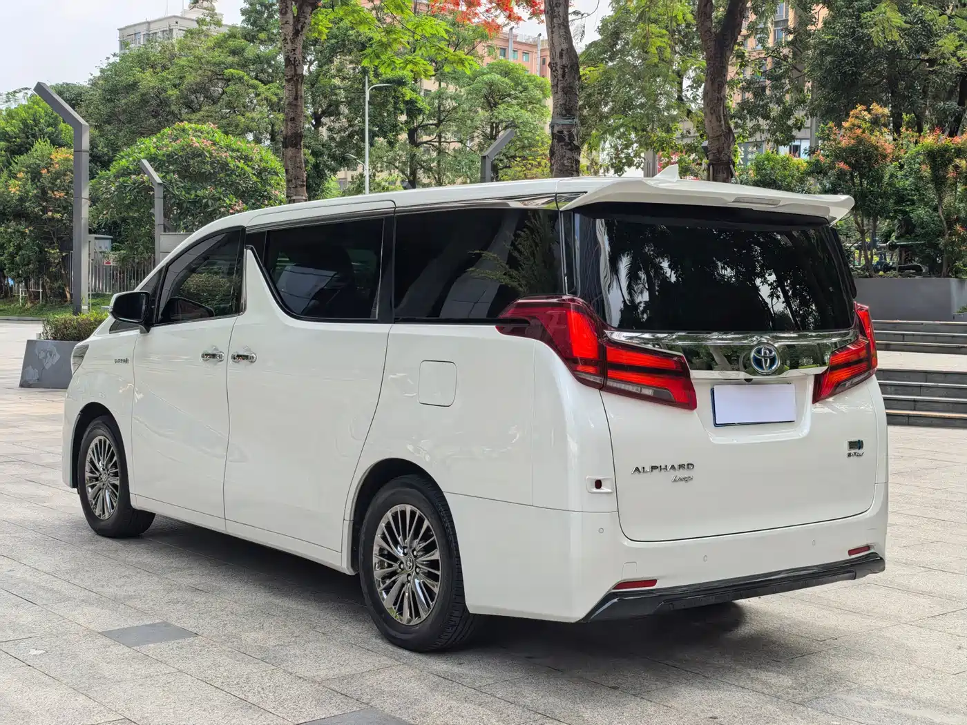 Toyota Alphard 2021 Hybrid 2.5L Premium фото 15