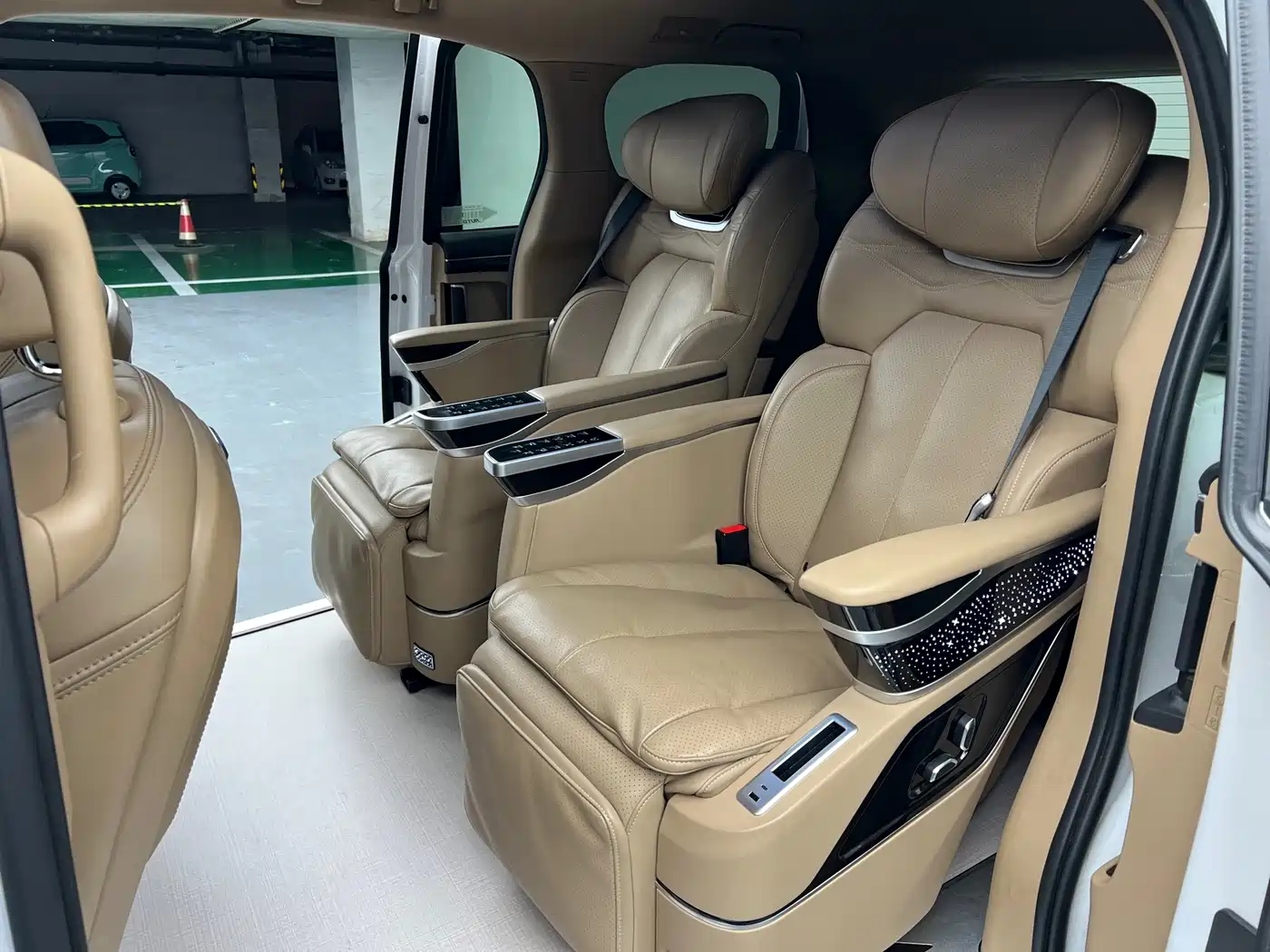 Buick GL8 2021 ES Landlord 653T Premium фото 5