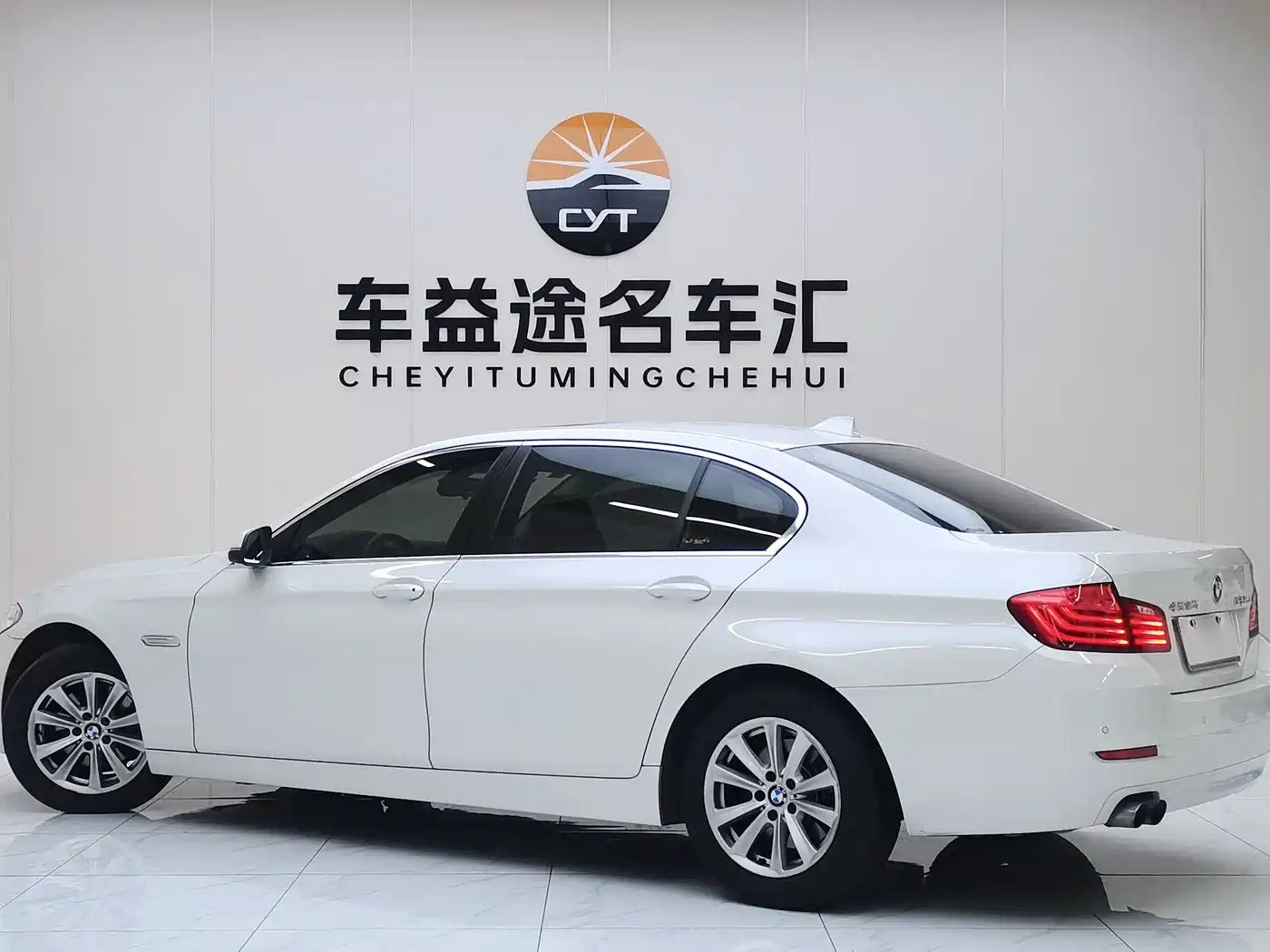 BMW 5 Series 2014 520Li Elegance фото 4