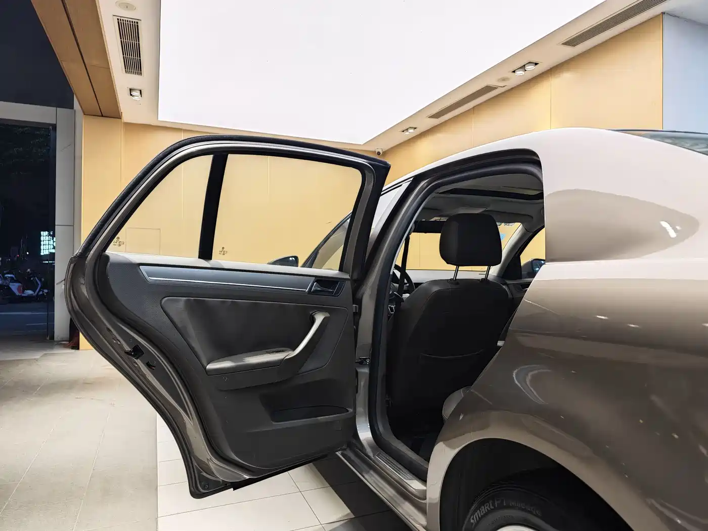 Volkswagen Bora 2014 1.6L Automatic Comfort Edition фото 20