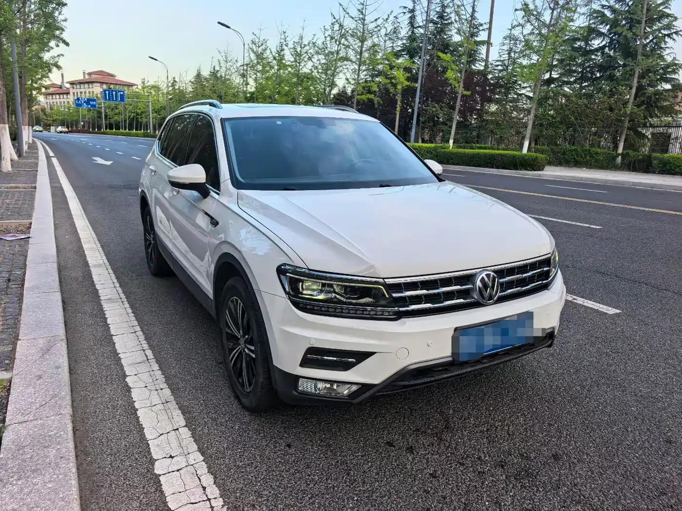 Volkswagen Tiguan L 2018 380TSI Automatic AWD Luxury Edition фото 4