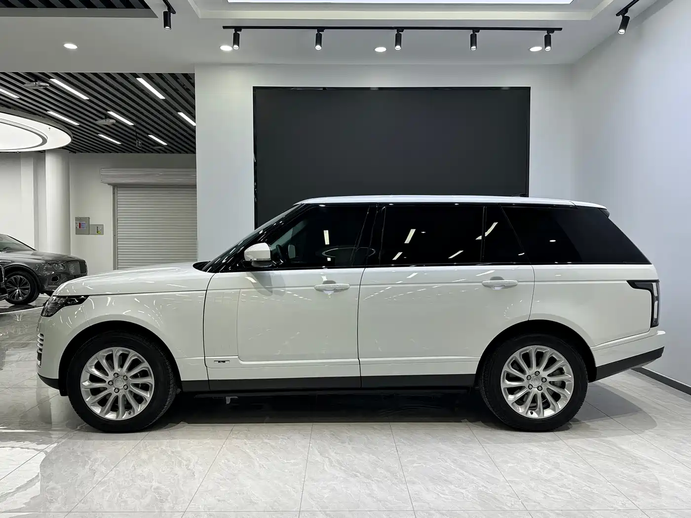Land Rover Range Rover 2018 3.0 SC V6 Vogue Heritage Extended Edition фото 4