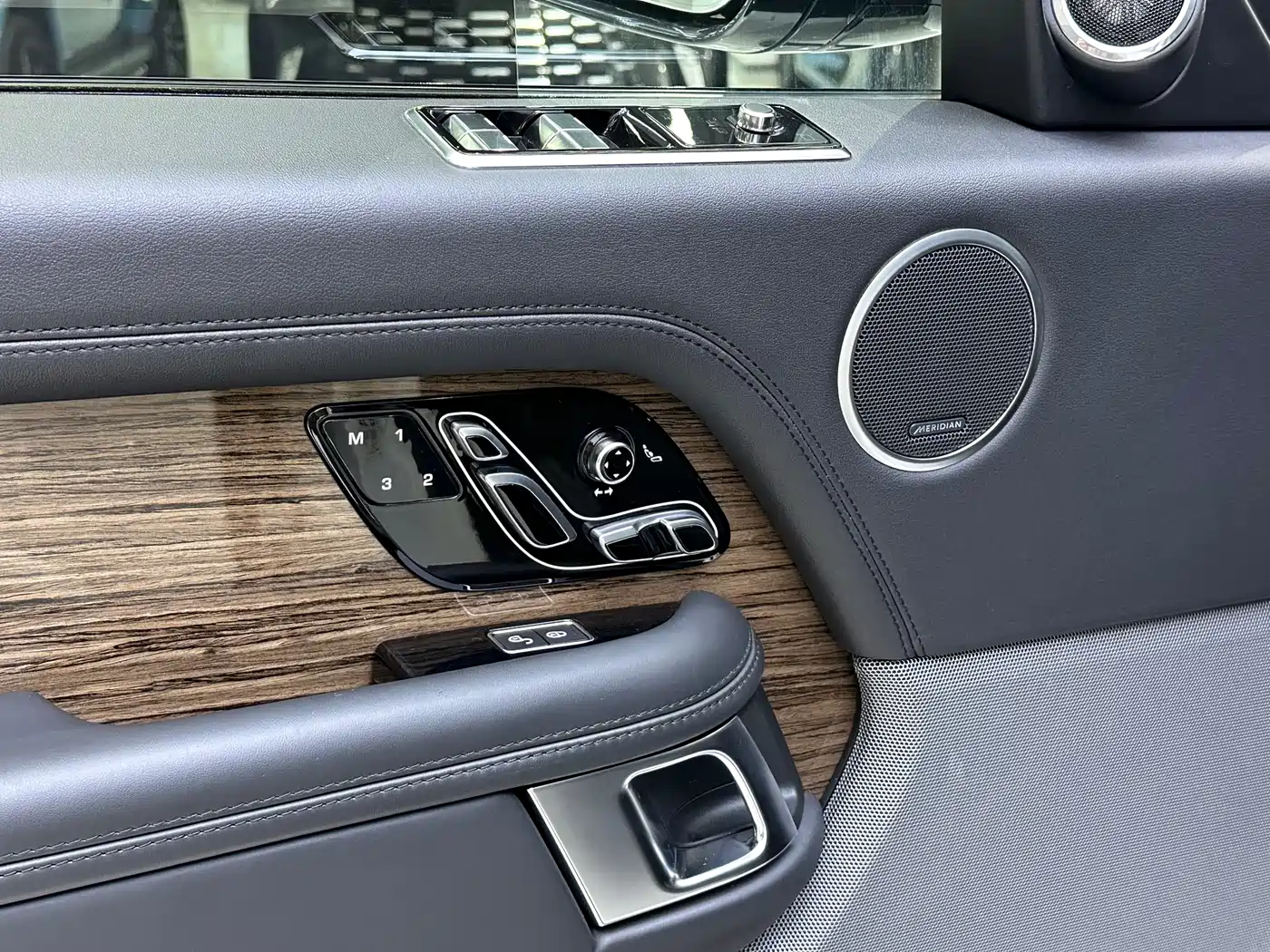 Land Rover Range Rover 2018 3.0 SC V6 Vogue Heritage Extended Edition фото 9