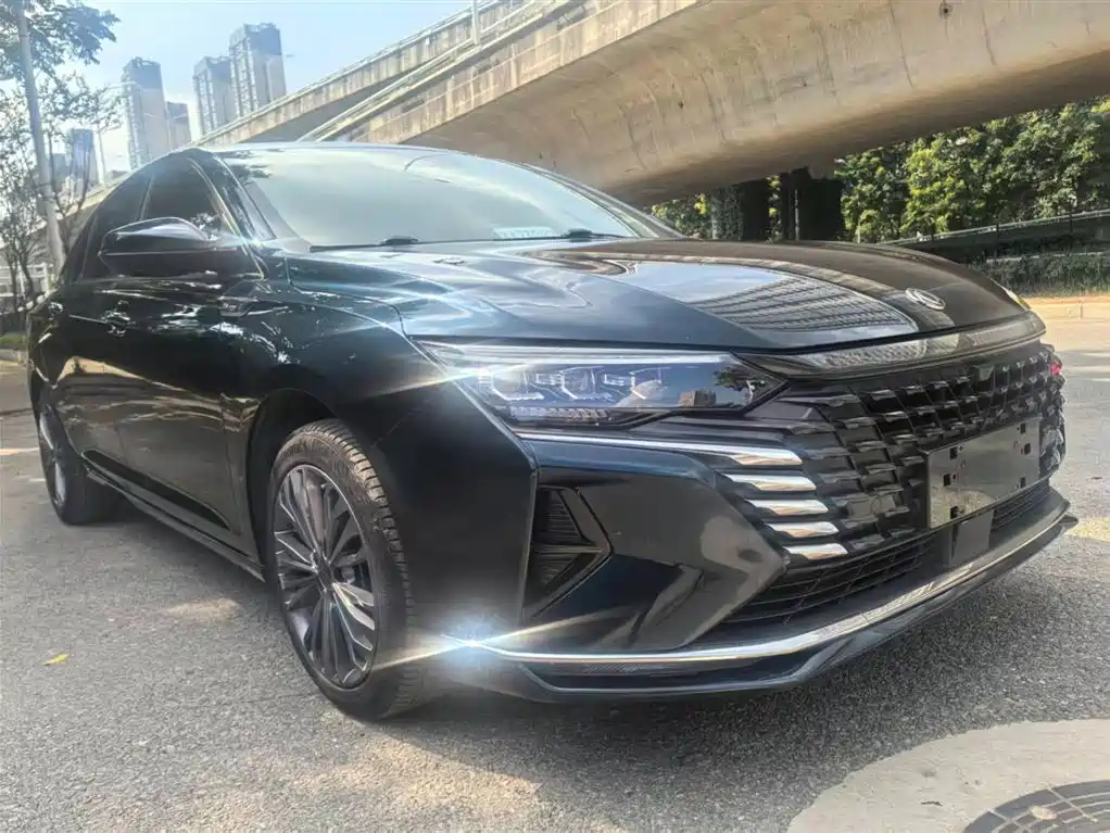 DONGFENG YI HYUN MAX