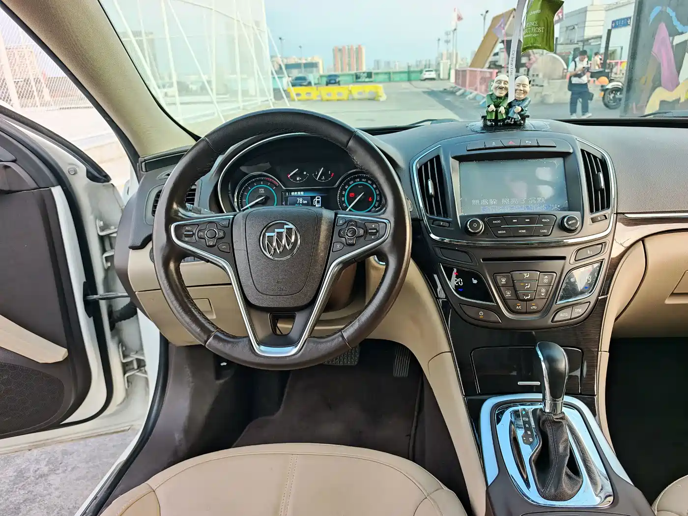 Photo 12 - Buick Regal