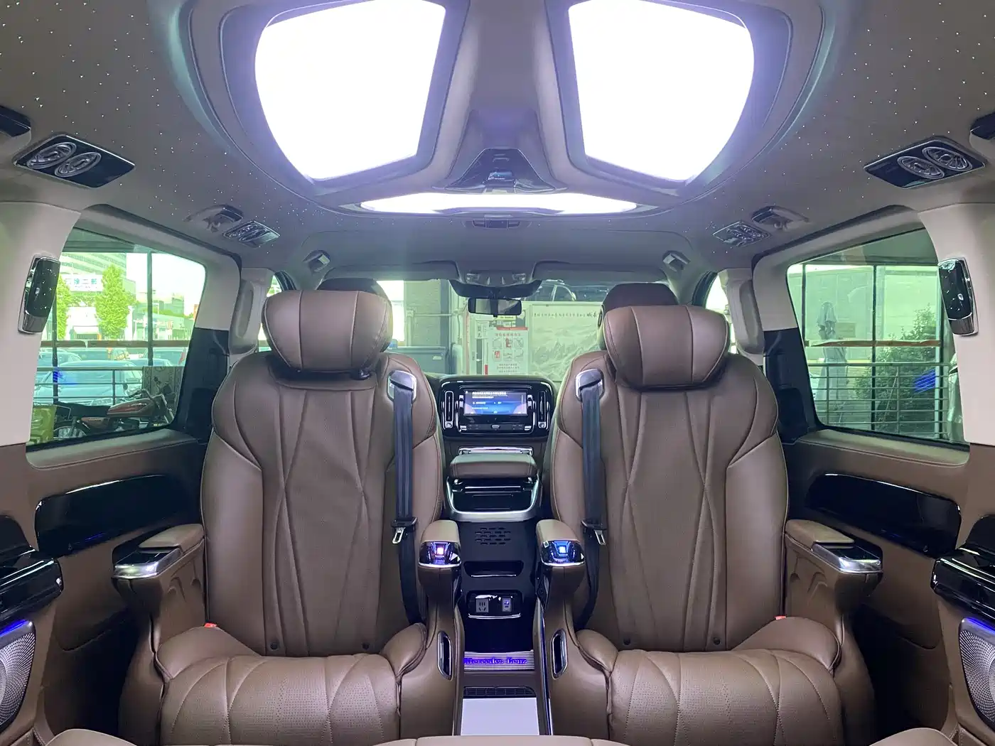 Mercedes-Benz Vito 2024 2.0T Business 7-Seater фото 14