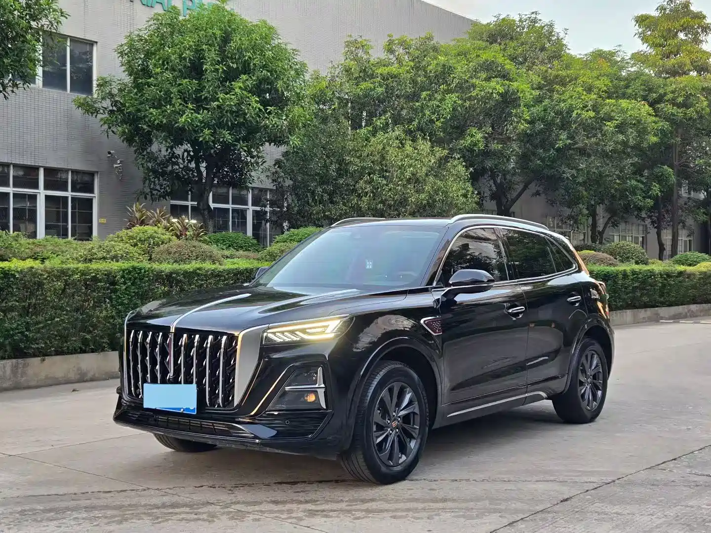 صورة 1 - Hongqi HS5
