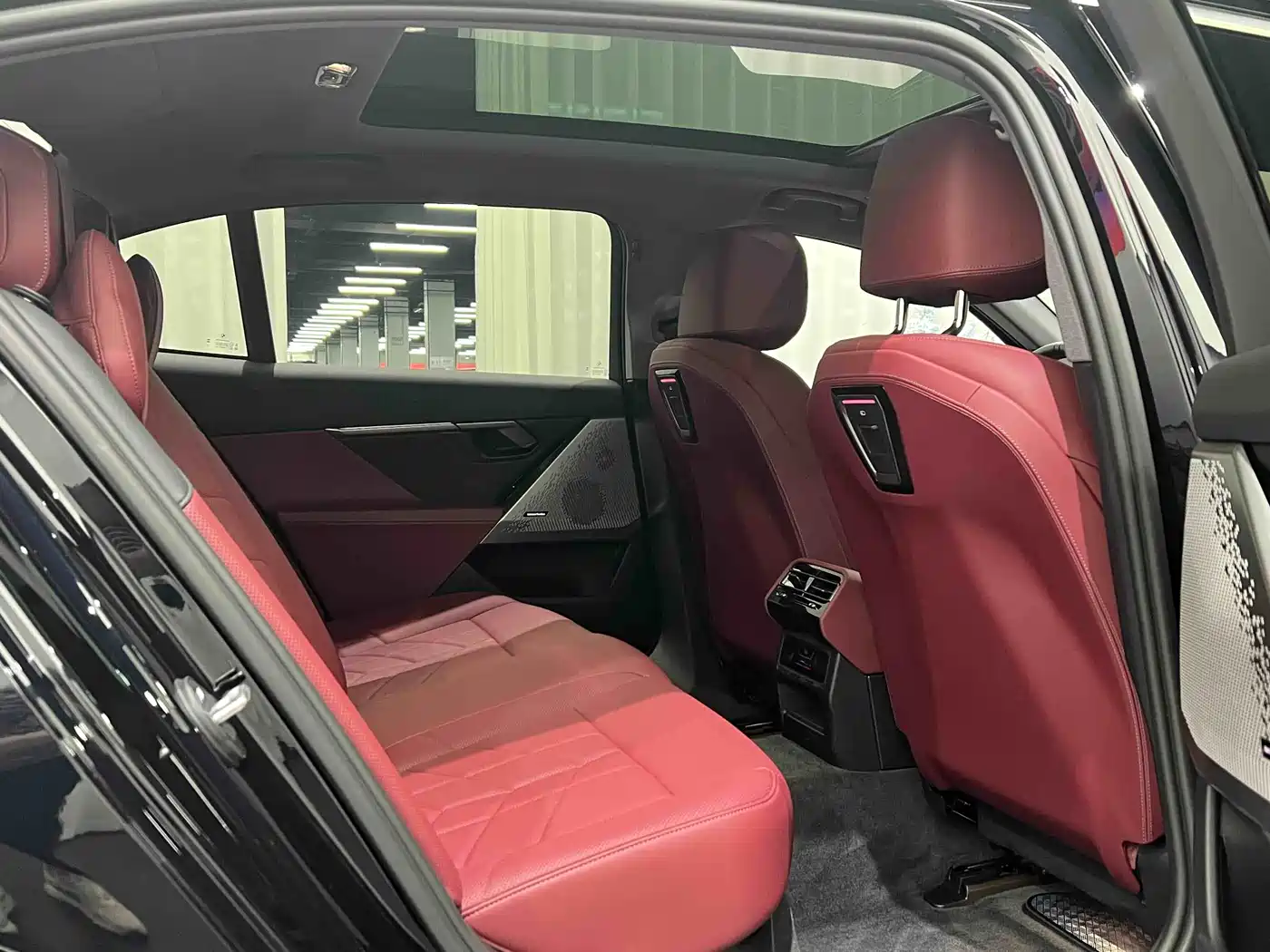 BMW 5 Series 2025 530Li Leading M Sport Package фото 5