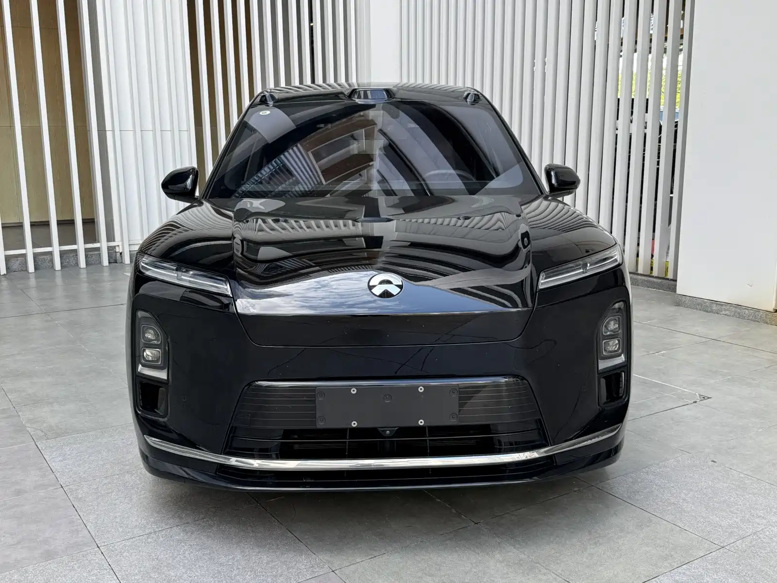 Фото 2 - NIO ES8