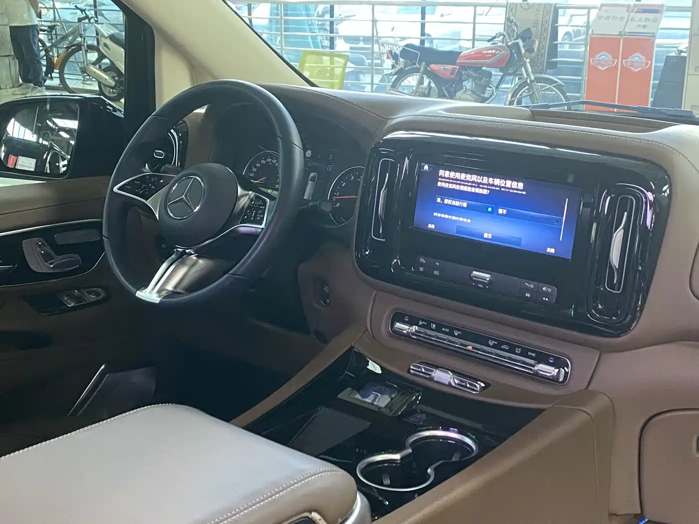 Mercedes-Benz Vito 2024 2.0T Business 7-Seater фото 8