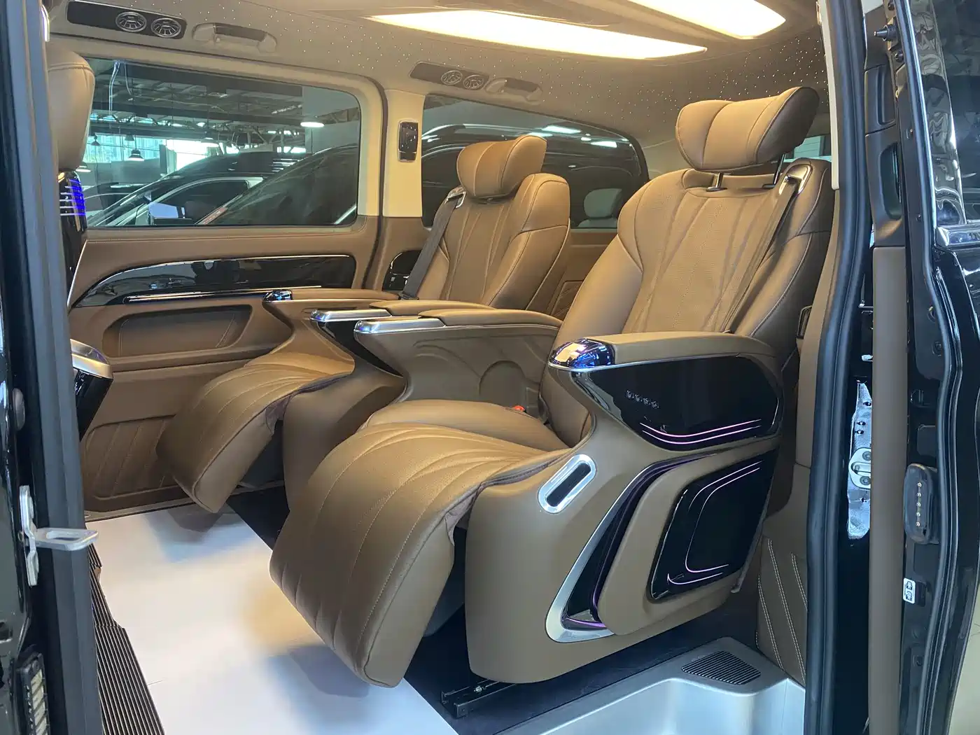 Mercedes-Benz Vito 2024 2.0T Business 7-Seater фото 10