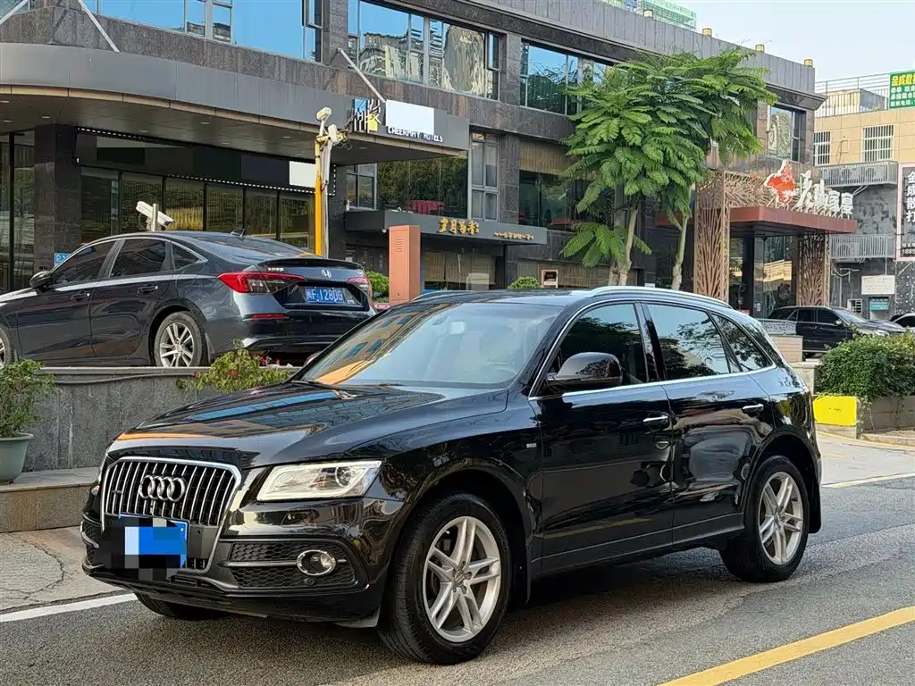 AUDI Q5