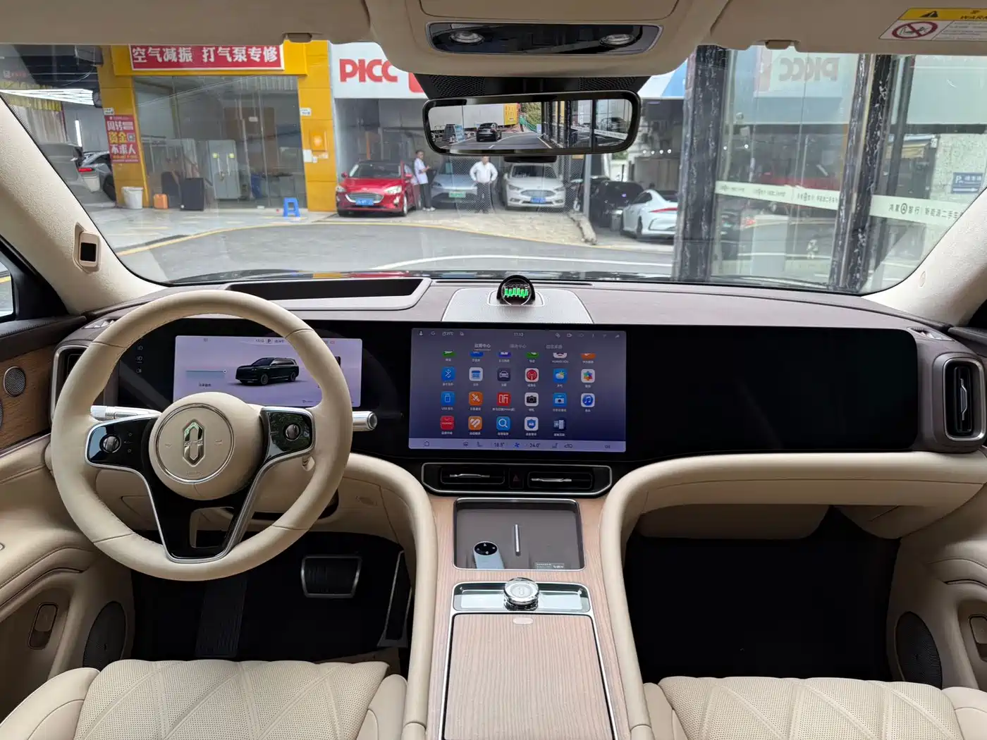 AITO Wenjie AITO M9 2025 Pure Electric Ultra 100kWh 6-Seater фото 8