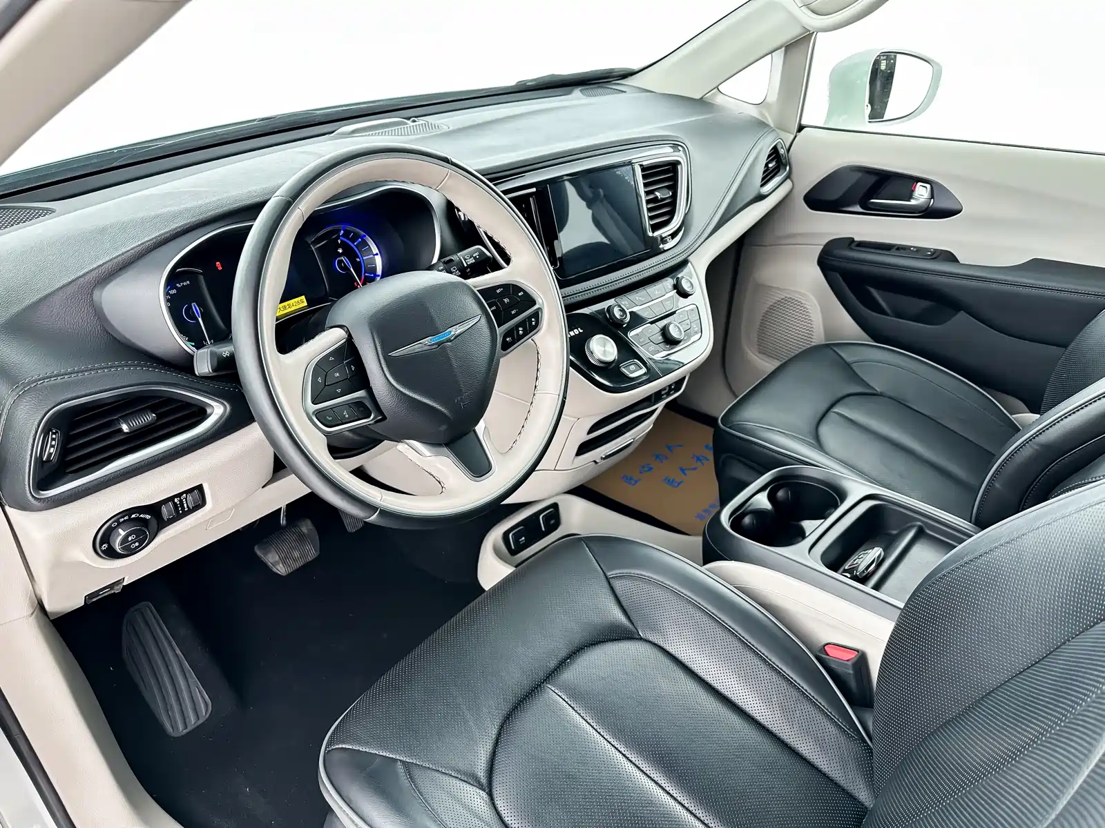 Фото 8 - Chrysler Pacifica PHEV