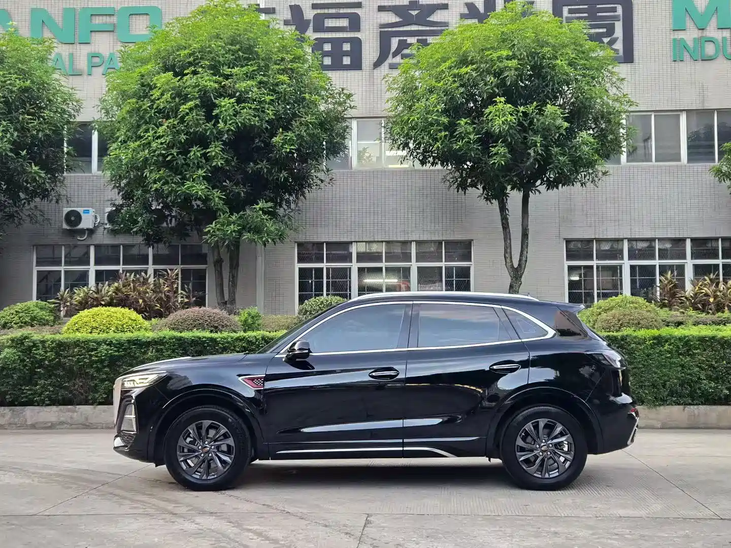 صورة 5 - Hongqi HS5