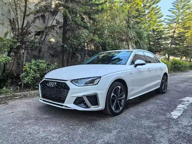 Audi A4L 40 TFSI, Стиль Драйв