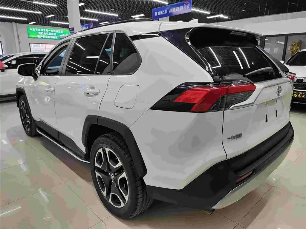 Toyota RAV4 Rongfang 2020 2.0L CVT 2WD Prestige Edition фото 6