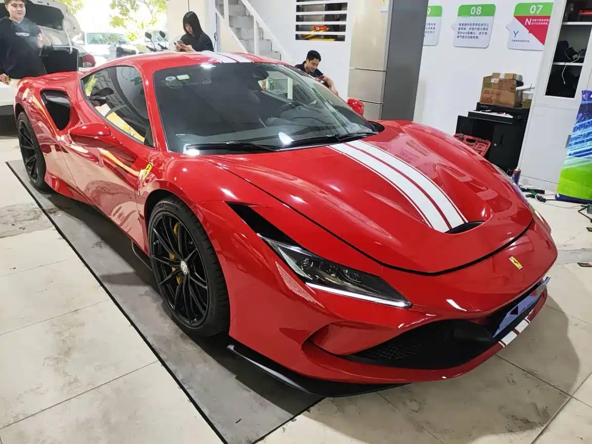 FERRARI F8