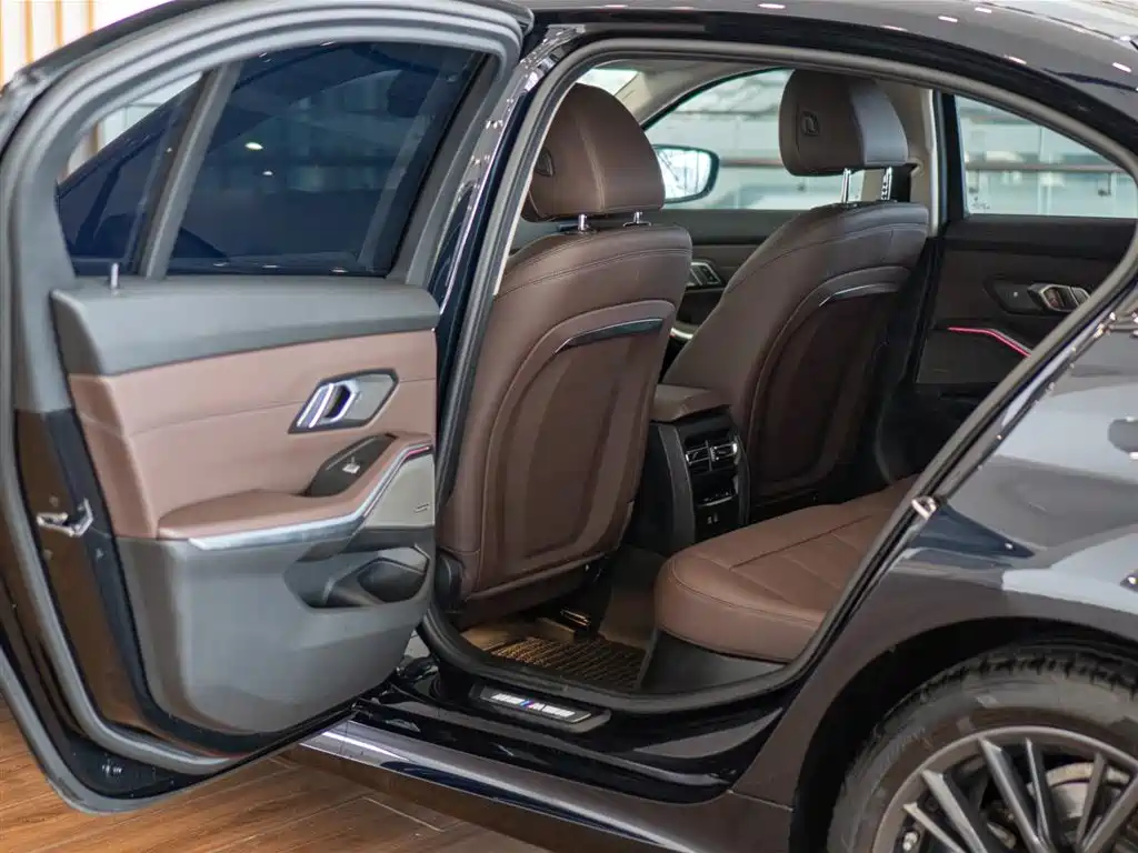 BMW 3 Series 2024 325Li M Sport Shadowline Package фото 16
