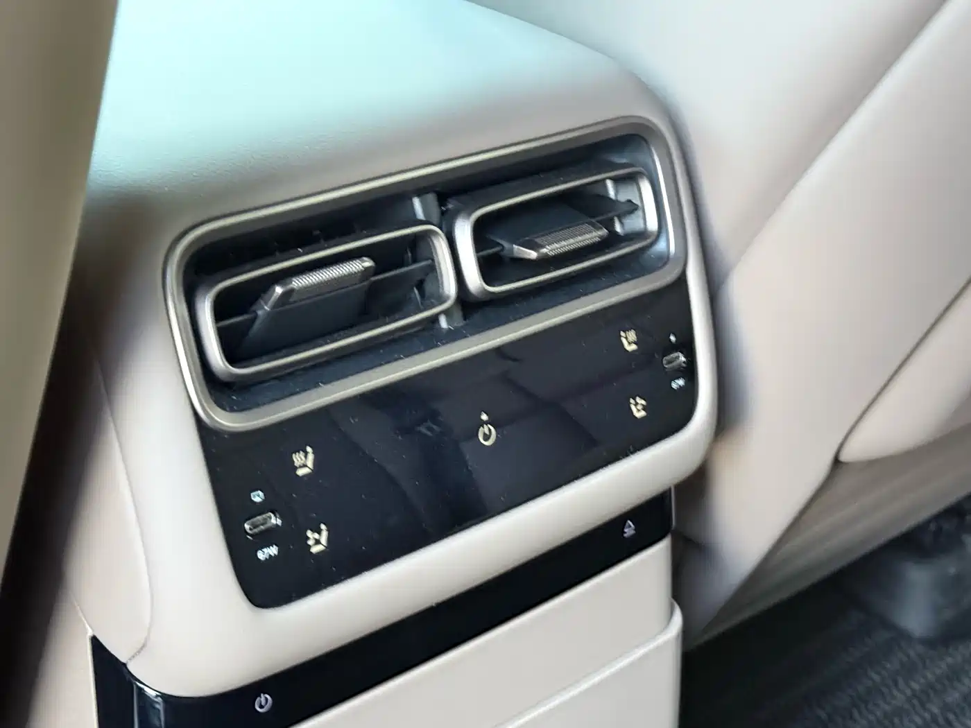 Photo 13 - Li Auto i6