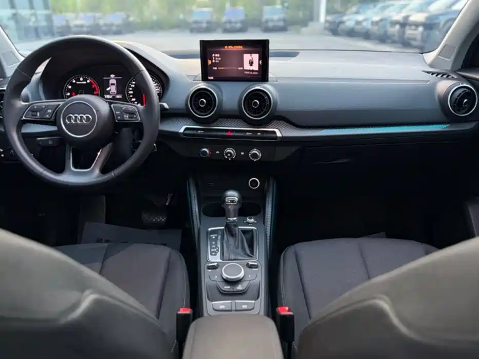 Audi Q2L 2019 2018 35 TFSI Launch Exclusive Edition China VI