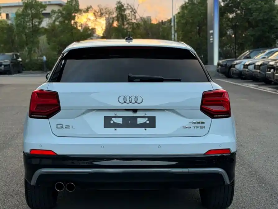 Audi Q2L 2019 2018 35 TFSI Launch Exclusive Edition China VI
