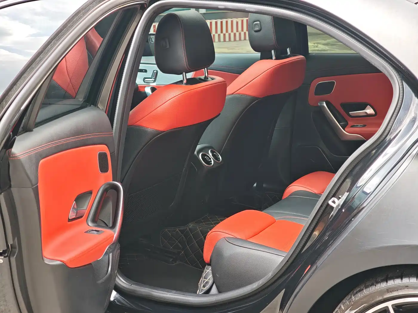 Mercedes-Benz A-Class AMG 2023 Model Year AMG A 35 L 4MATIC фото 8