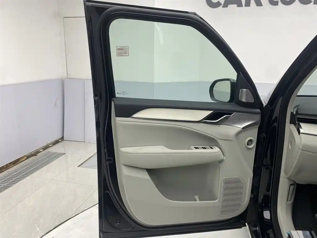 Volvo EM90 2026 2025 Ultra Six-Seater