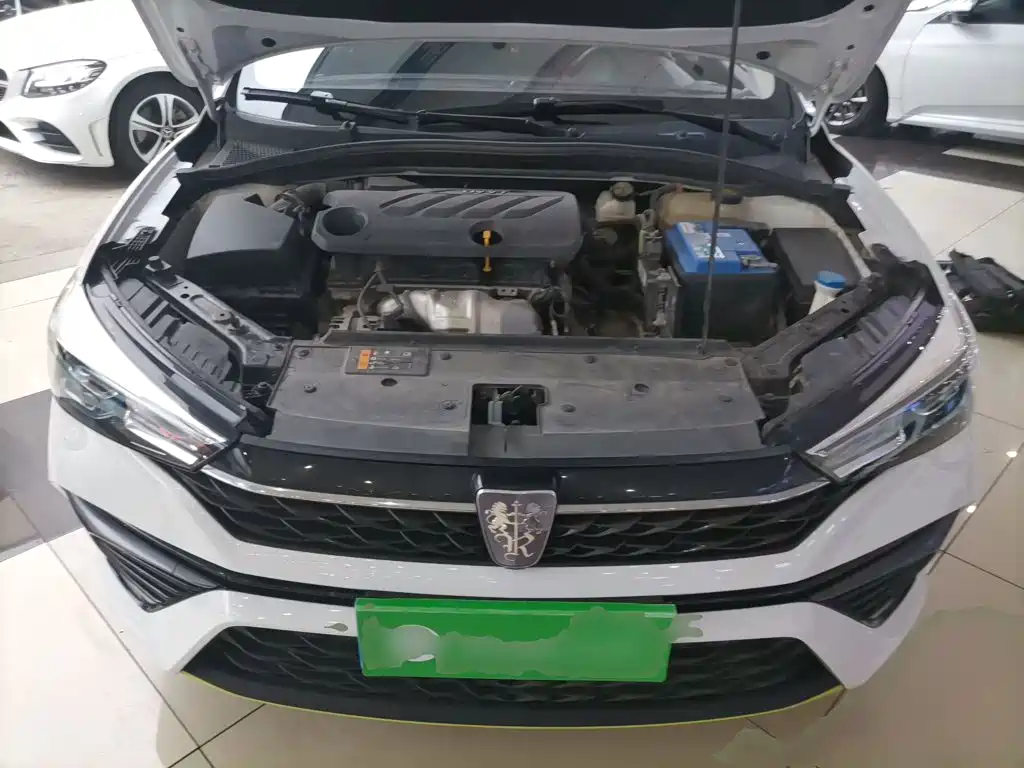 Фото 16 - Roewe i5