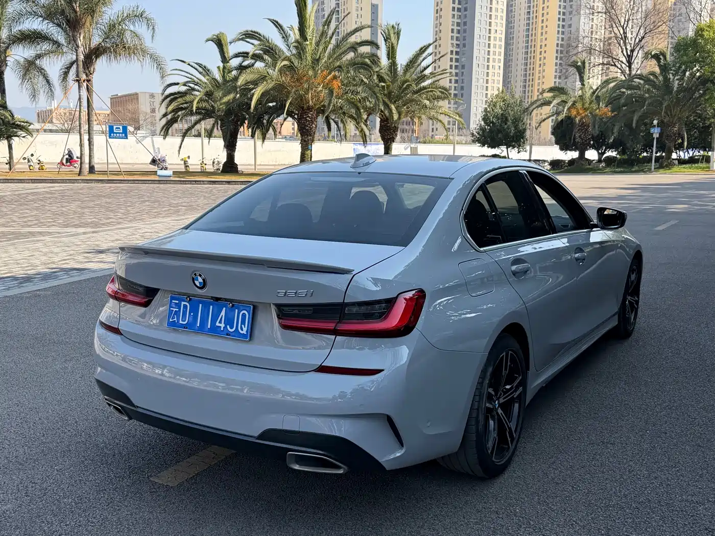 BMW 3 Series 2021 325i M Sport Night Edition фото 4
