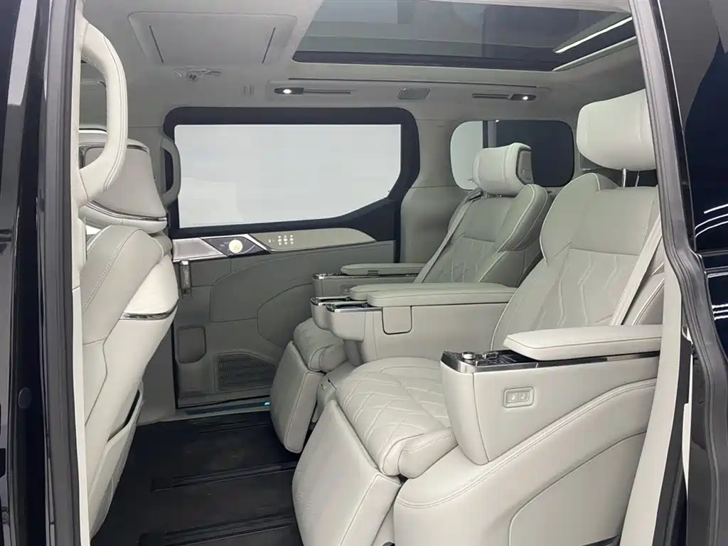 Volvo EM90 2026 2025 Ultra Six-Seater