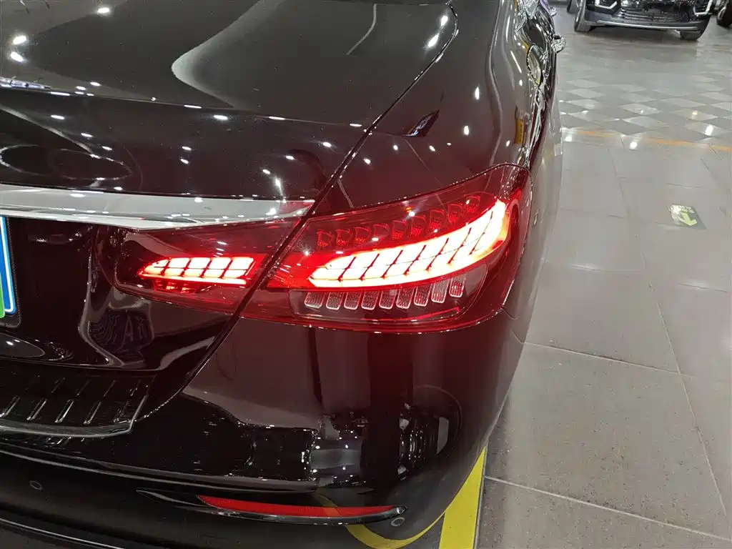 Mercedes-Benz E-Class 2023 Facelift E 260 L фото 8