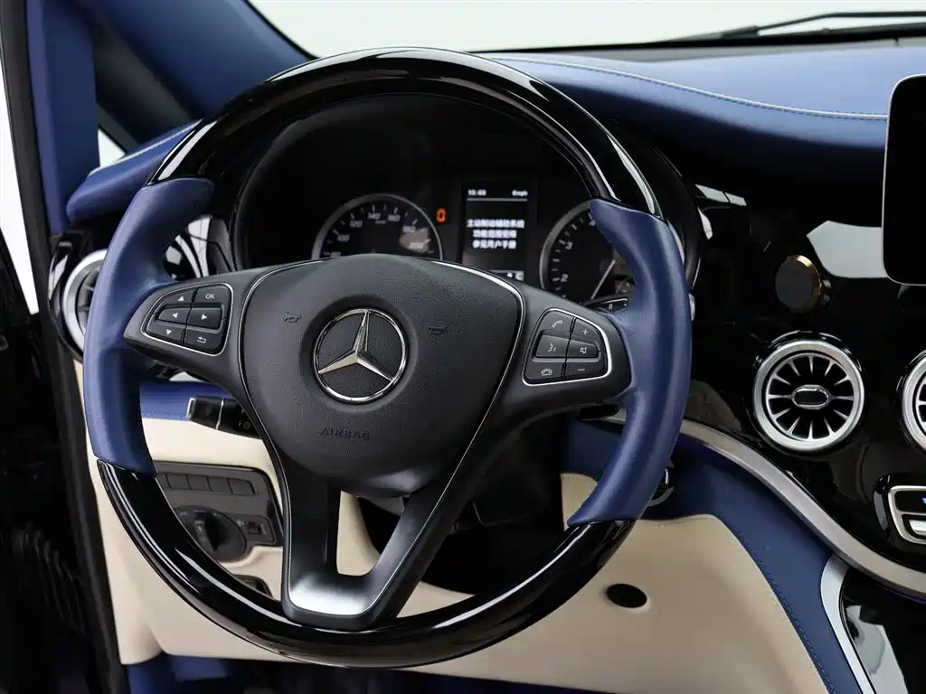 Mercedes-Benz Vito 2023 2.0T Business 7-Seater фото 15