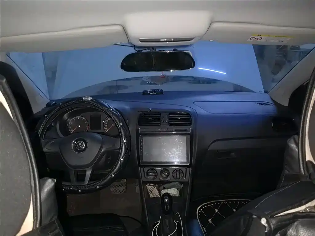 Volkswagen Polo 2016 1.4L Automatic Trend фото 13
