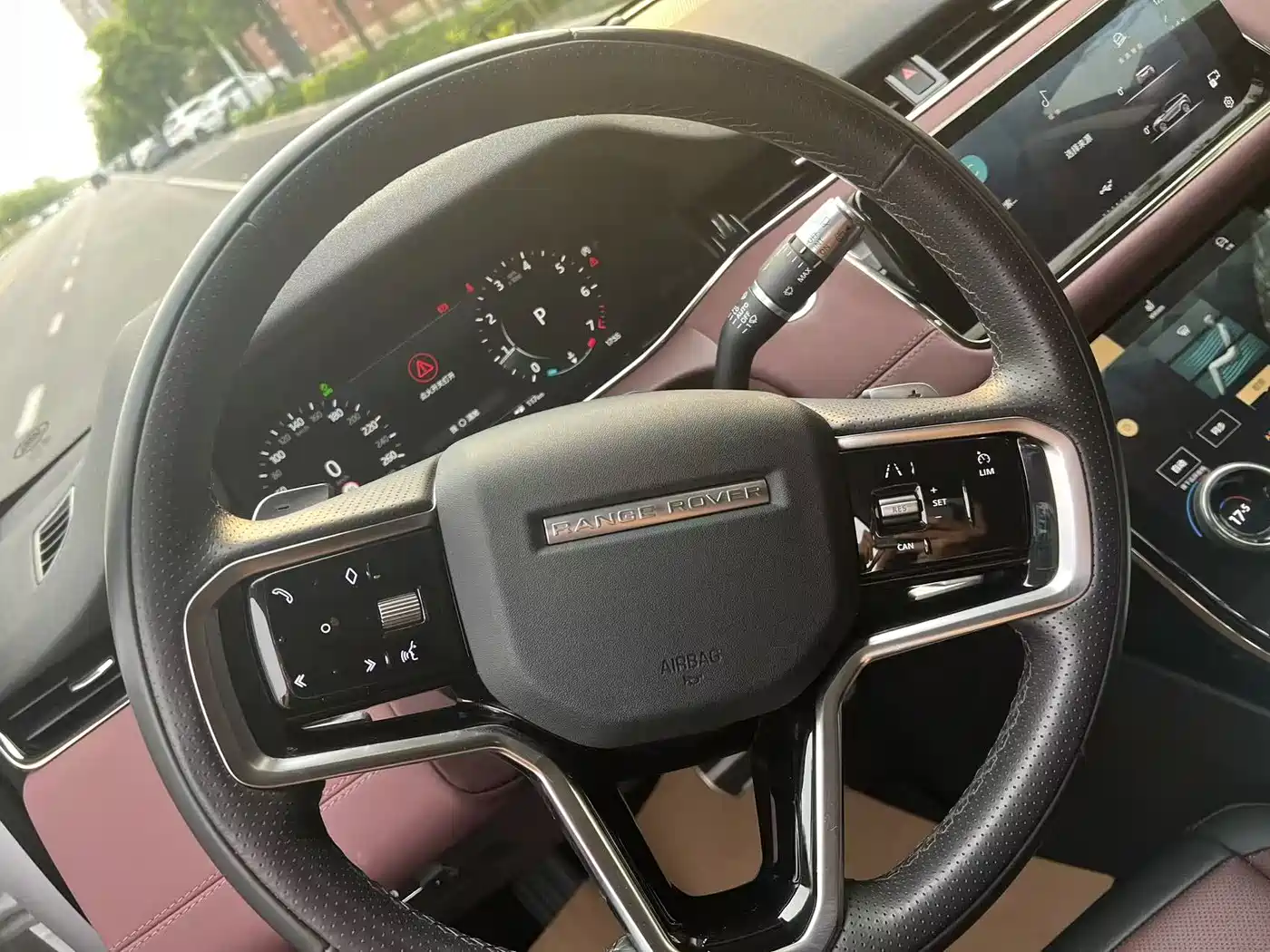 Land Rover Range Rover Evoque 2022 Range Rover Evoque L 249PS R-Dynamic Luxury Edition фото 10