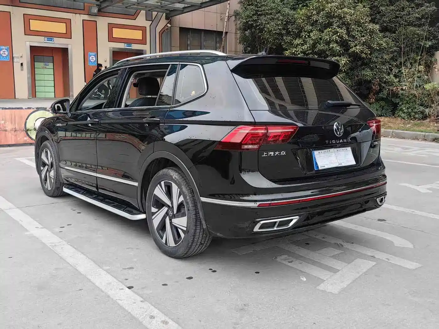 Volkswagen Tiguan L 2022 330TSI Auto 2WD R-Line Premium Edition фото 9