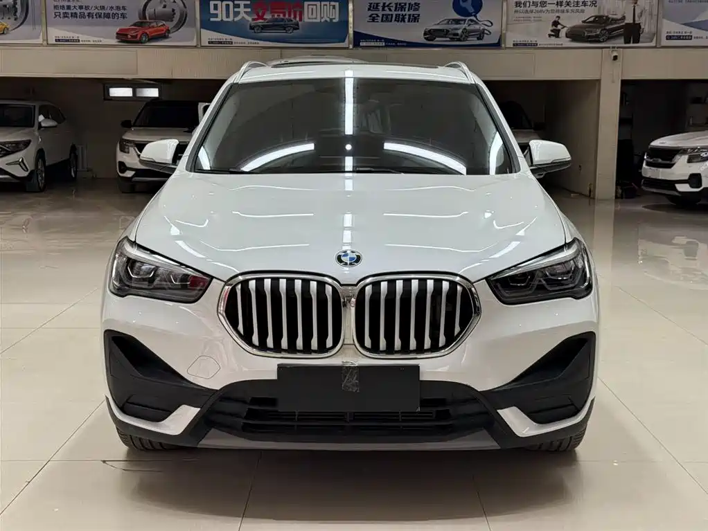 BMW X1 2022 sDrive20Li Fashion фото 2