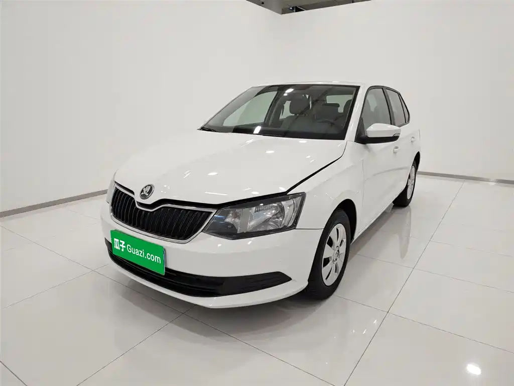 Škoda Fabia 2015 1.4L Manual Advance Edition фото 2